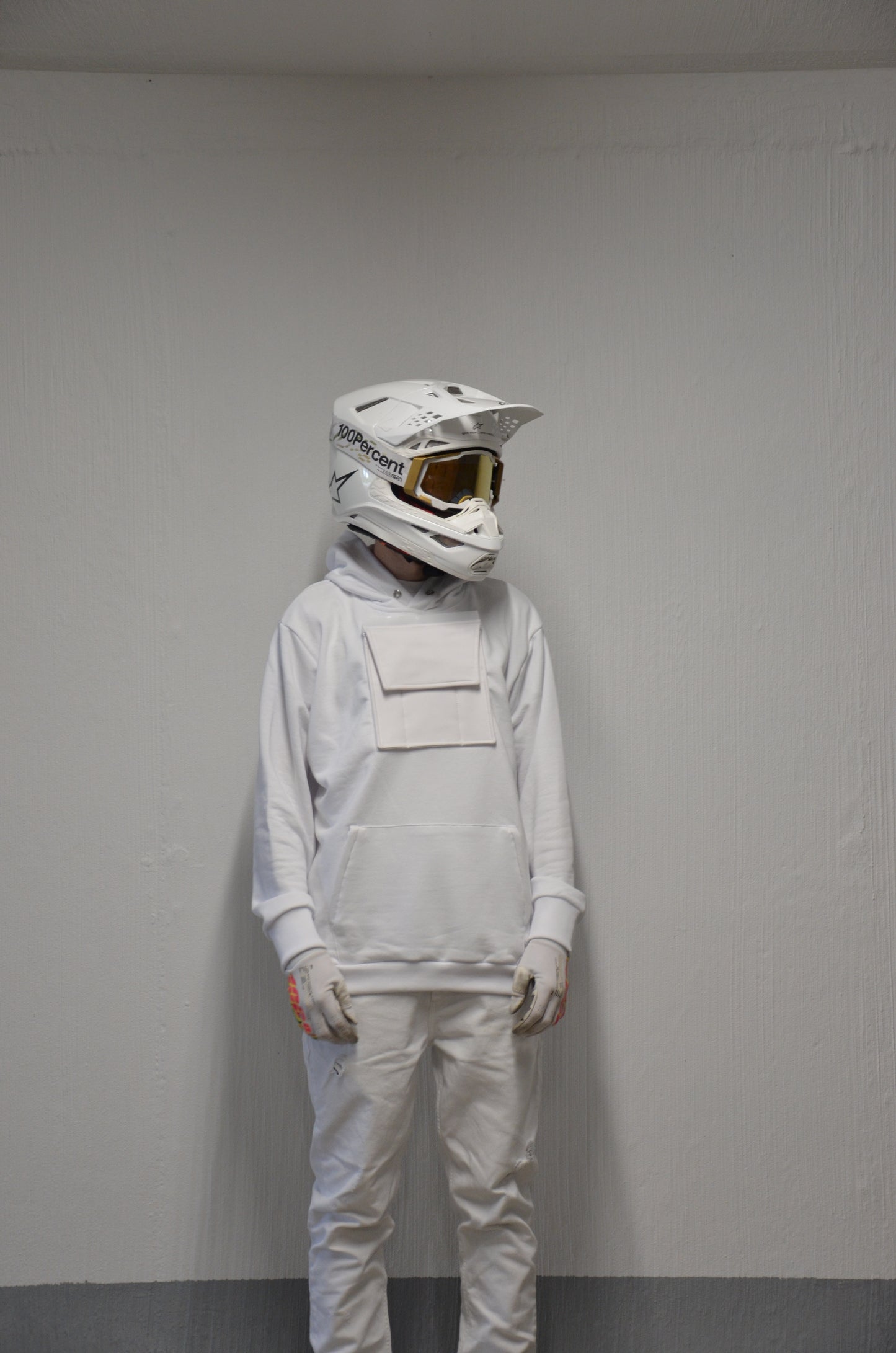V2-HANDY-ACTIONCAM-HOODIE